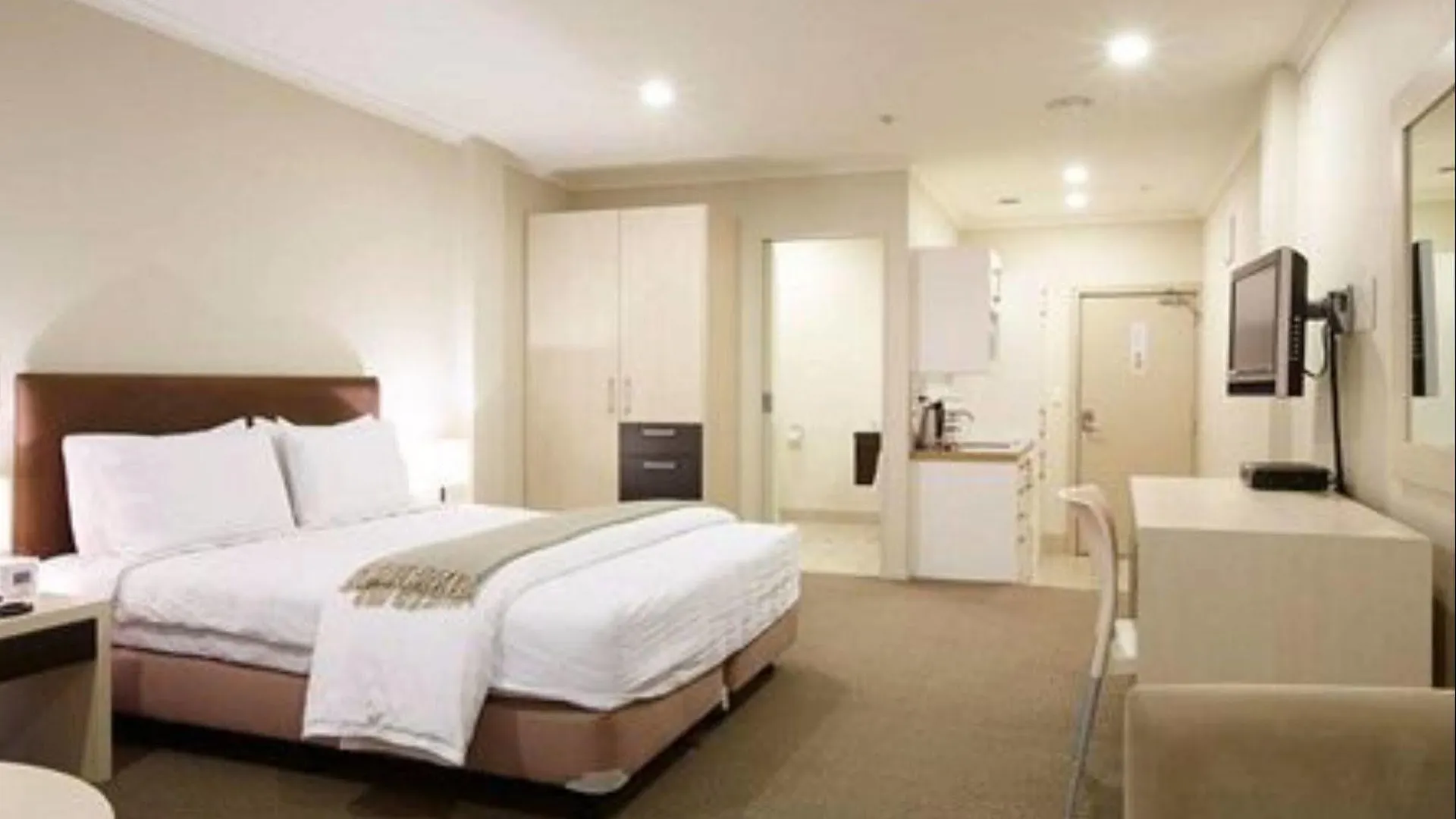 U Residence Hotel Wellington 4*,